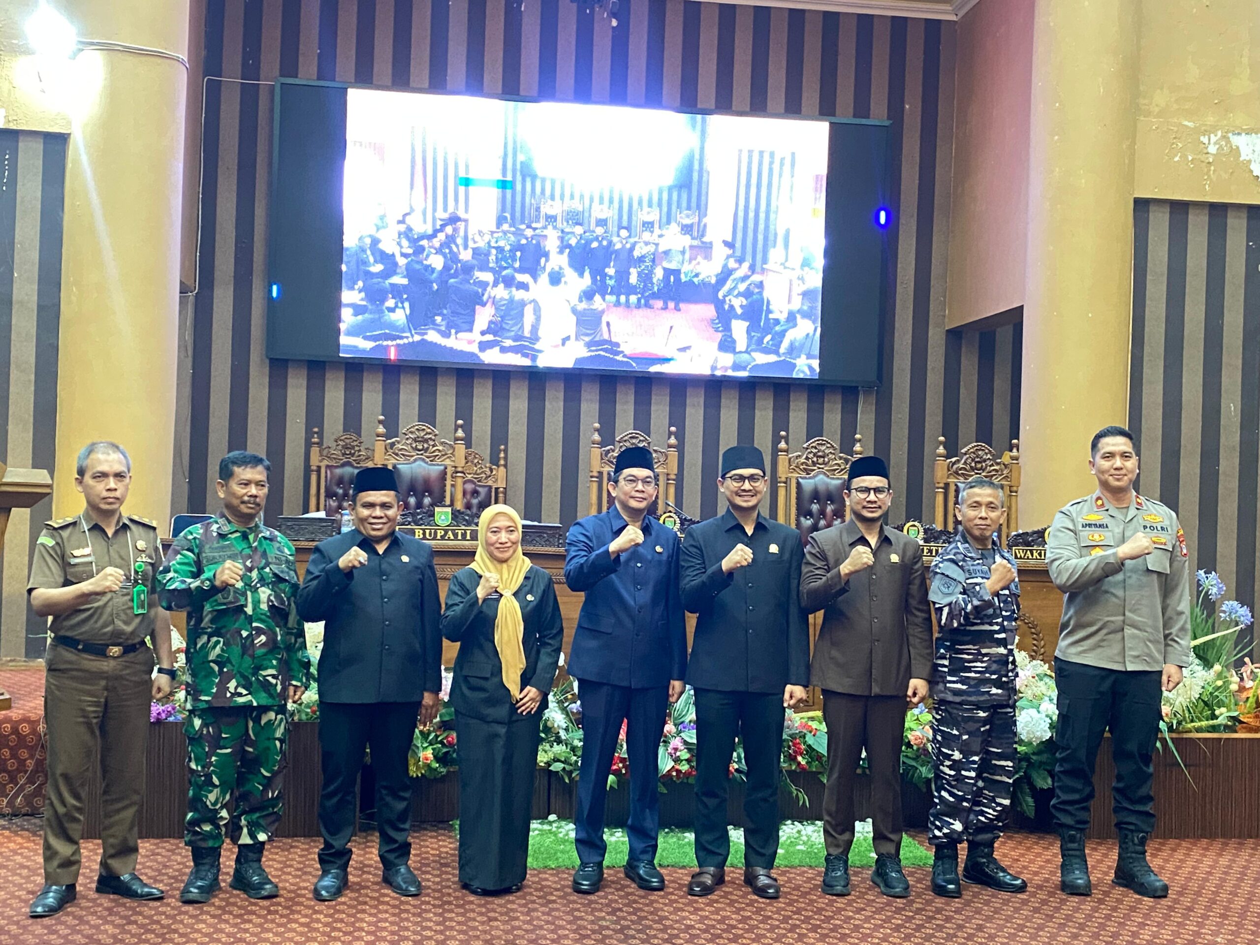 Rapat Paripurna DPRD Kabupaten Tanah Bumbu dalam Rangka Pengambilan Keputusan Terhadap Rancangan Perubahan Anggaran dan Pendapatan Belanja Daerah (RPAPBD) Tahun Anggaran 2025
